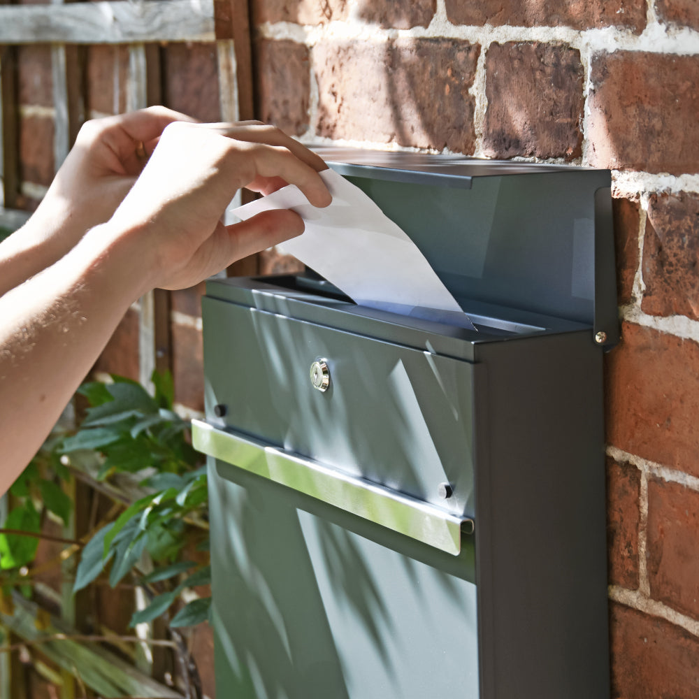 Enclosed mail slot post box 