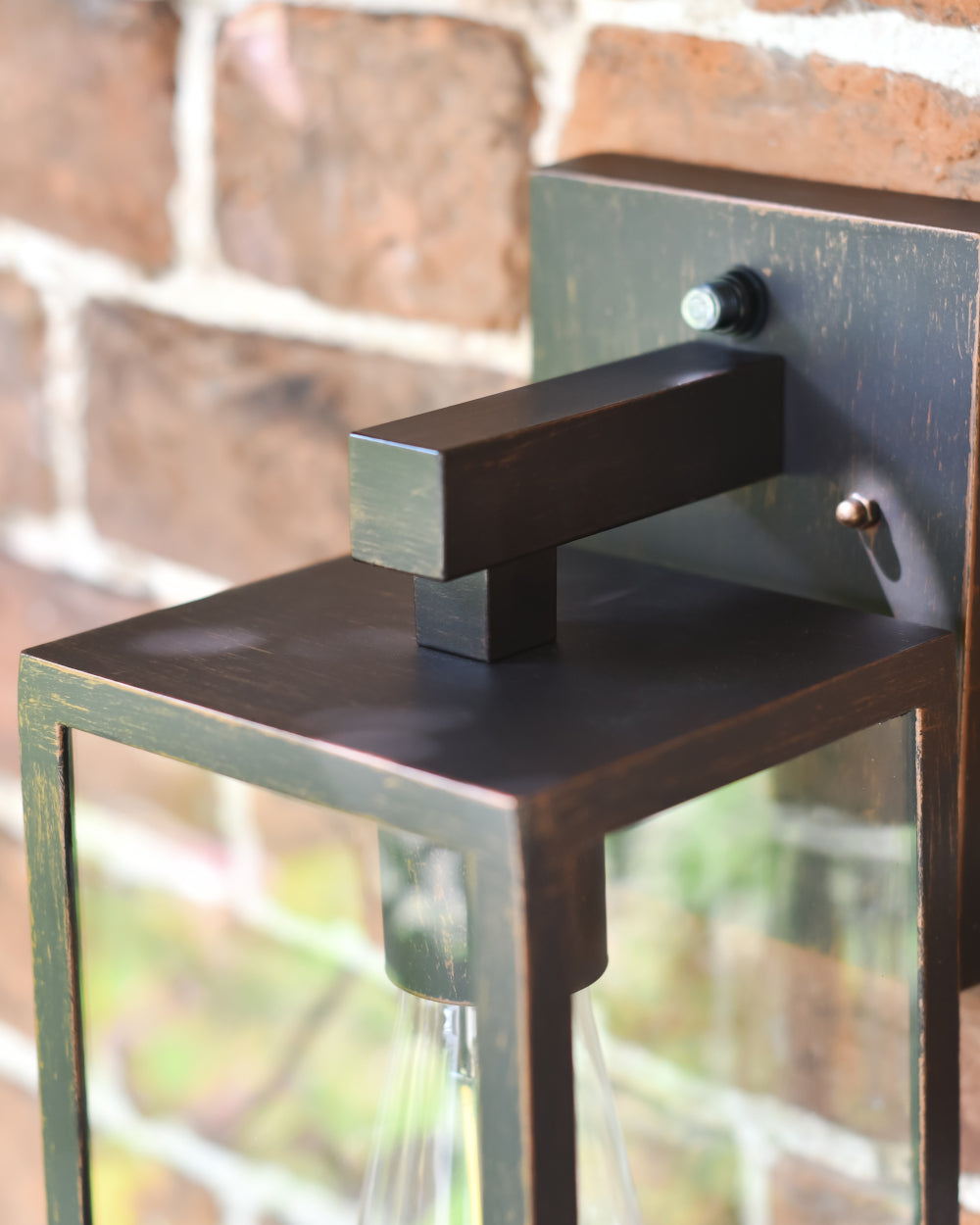Contemporary top-fix bracket