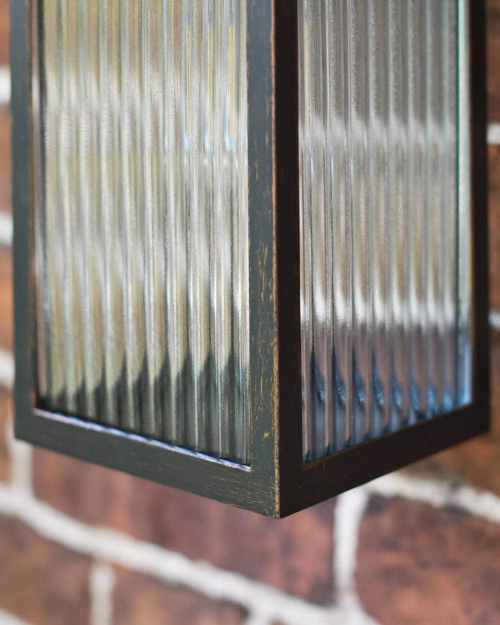 Ribbed glass wall light  