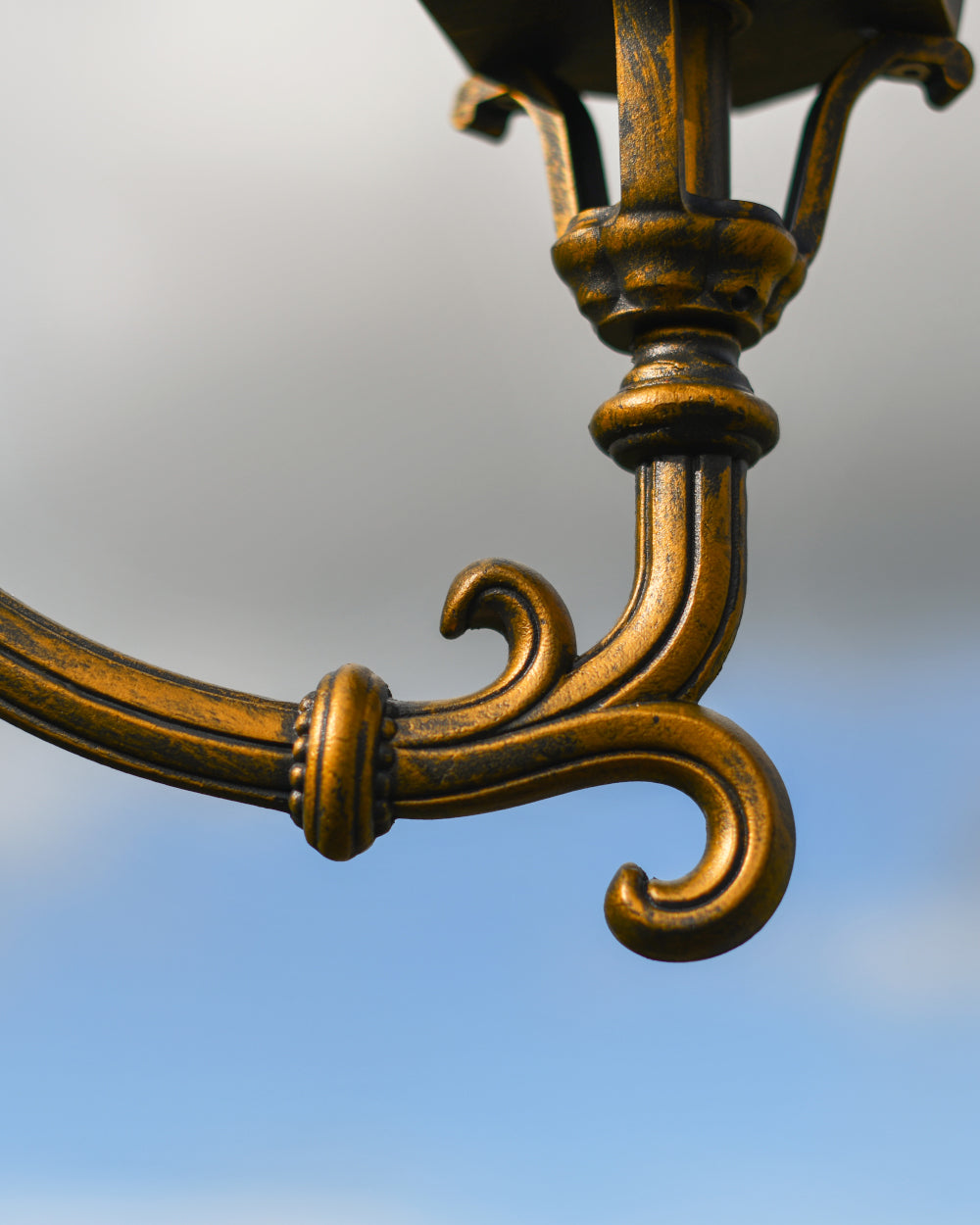 Ornate lamp post bracket 