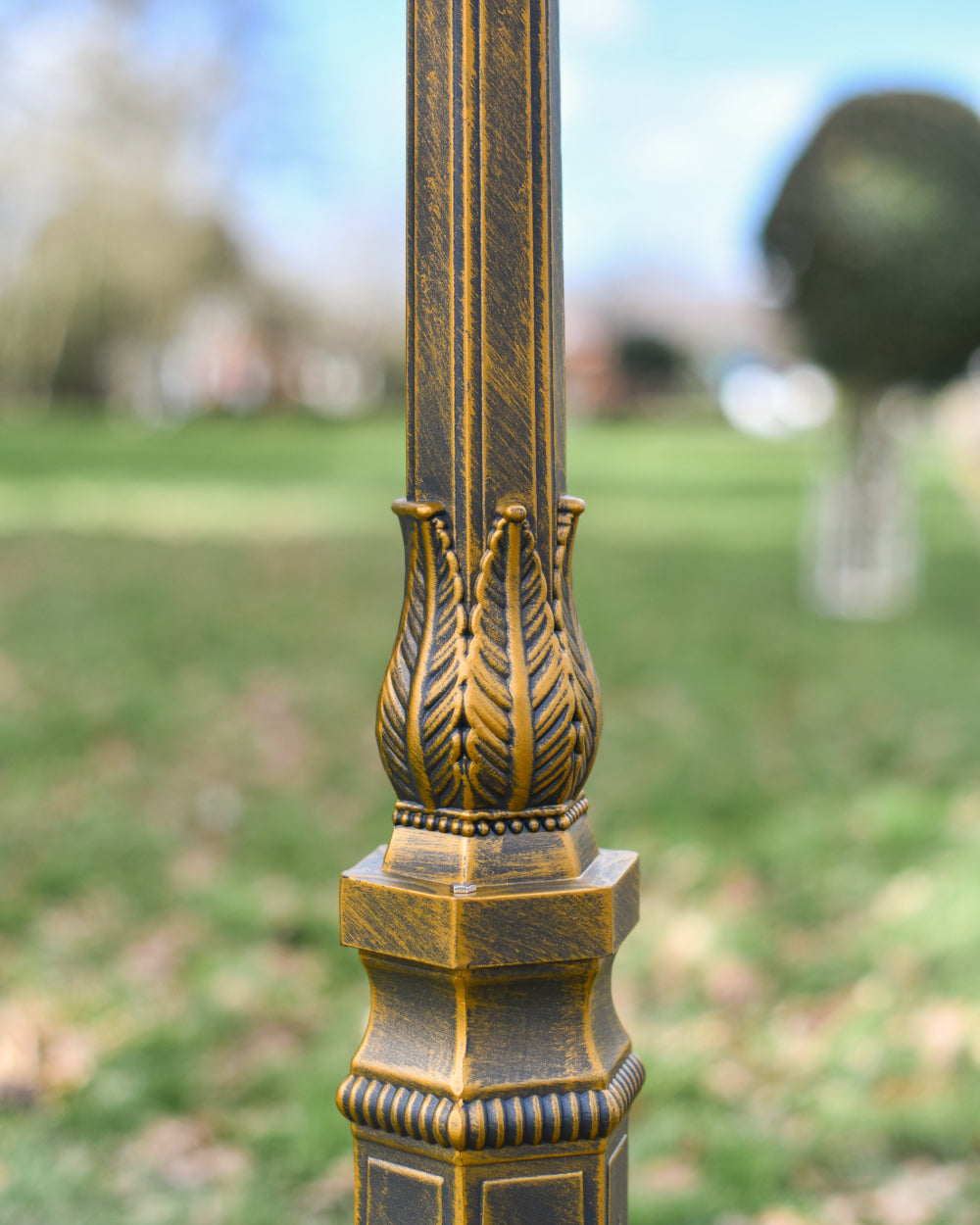 Leaf decoration on post 