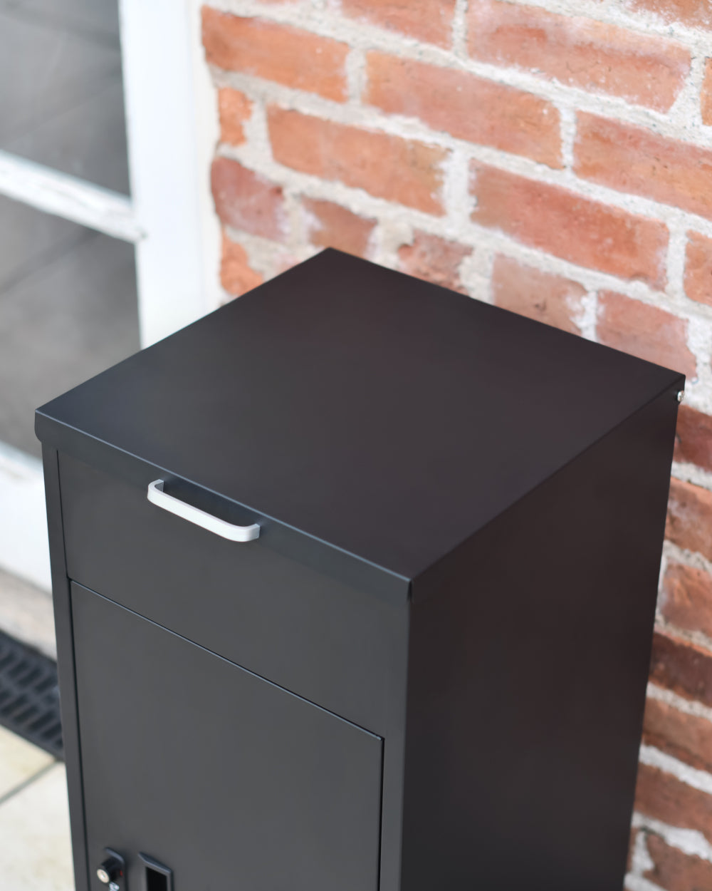 Steel liftable postage box