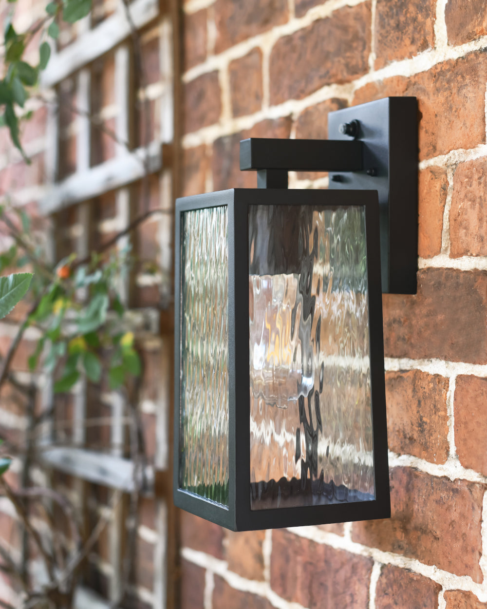 Box-shaped wall light 