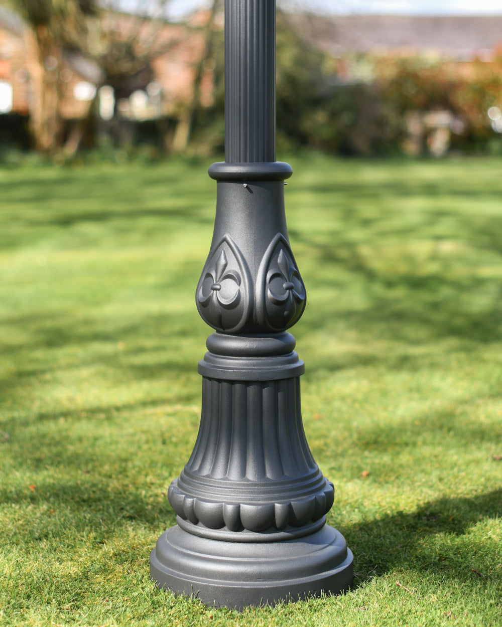 Ornate lamp post base 