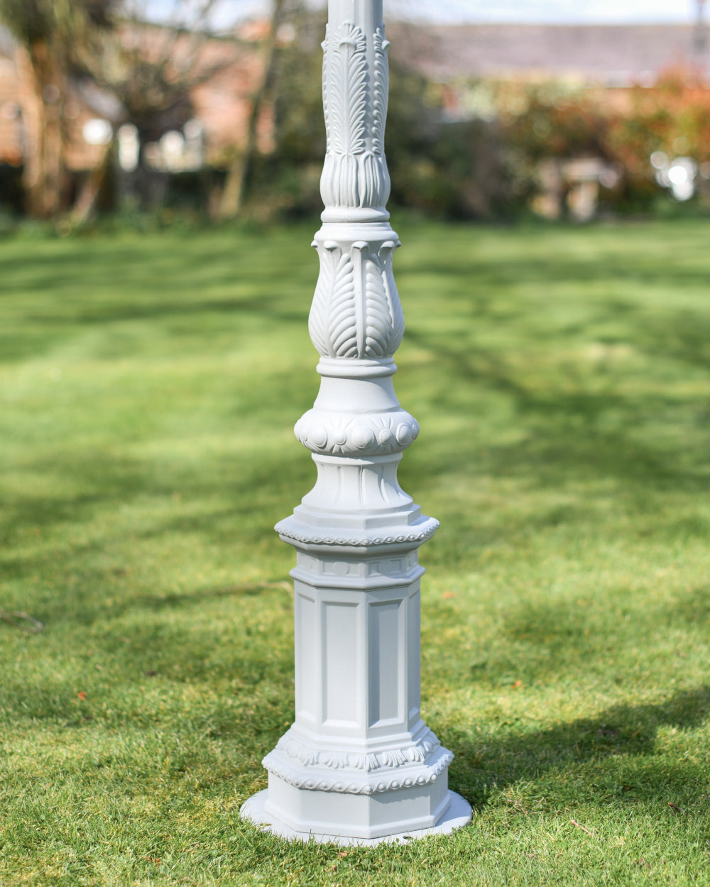 Decorated lamp post base 