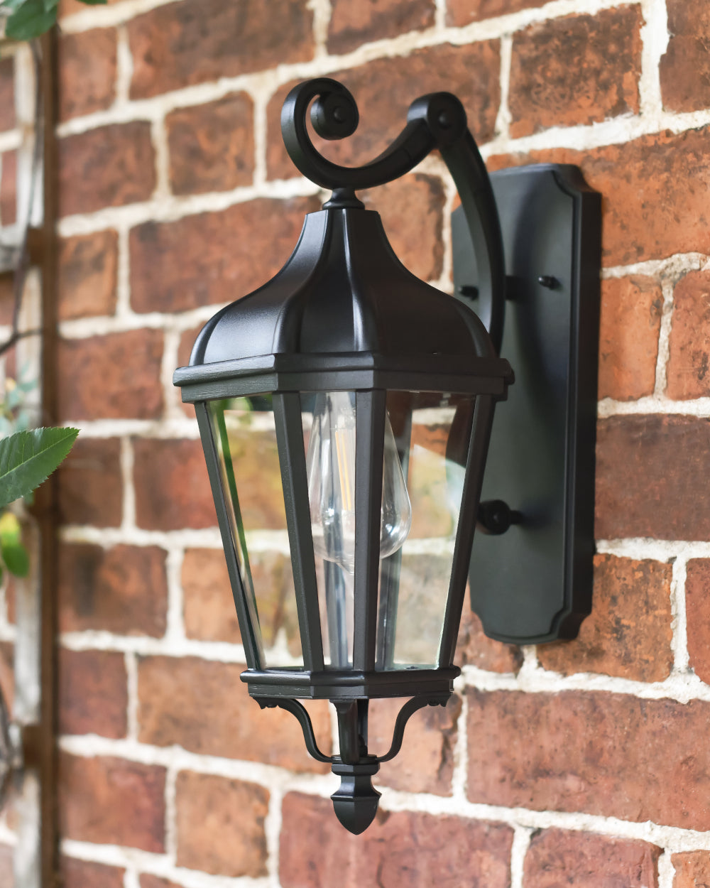Victorian-inspired wall light 