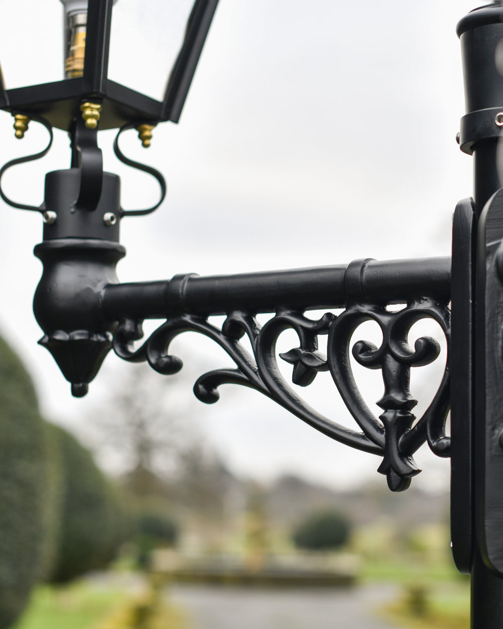Ornate lamp post bracket 