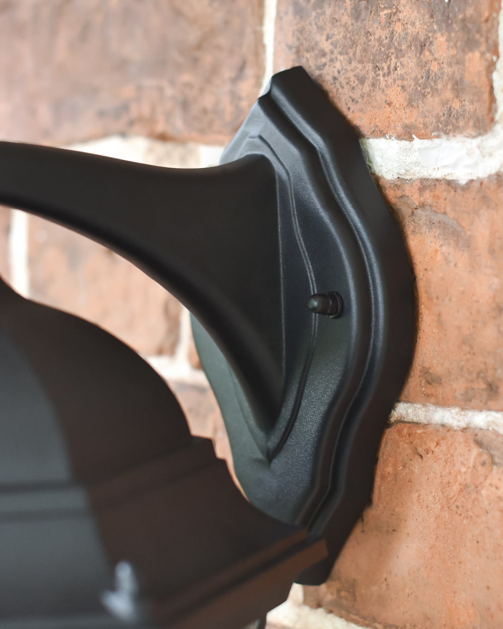 Diamond wall bracket
