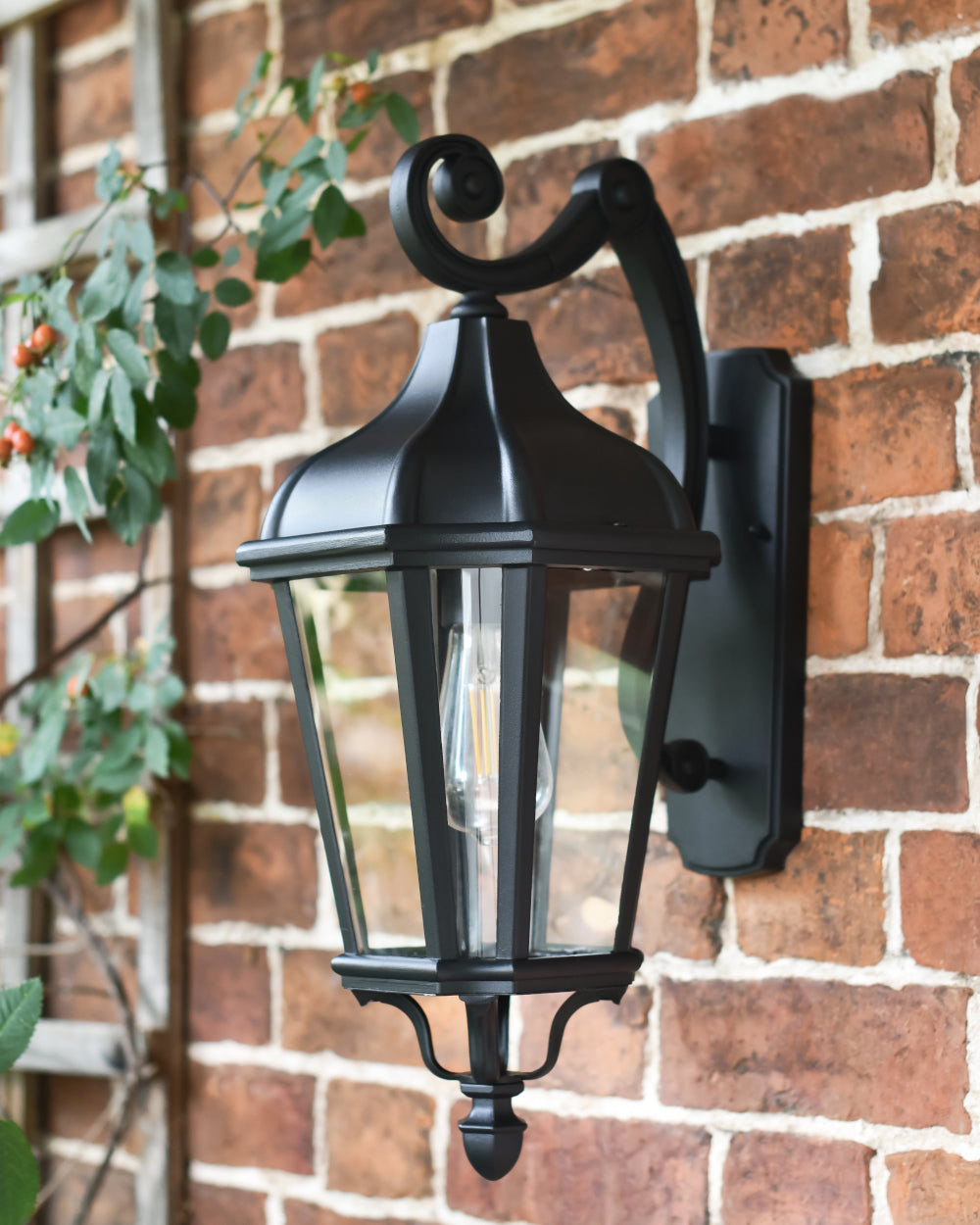 Victorian-inspired wall light 