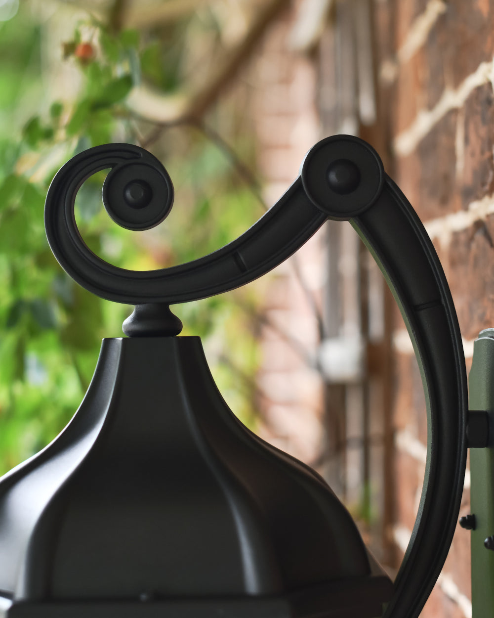 Arched lantern neck