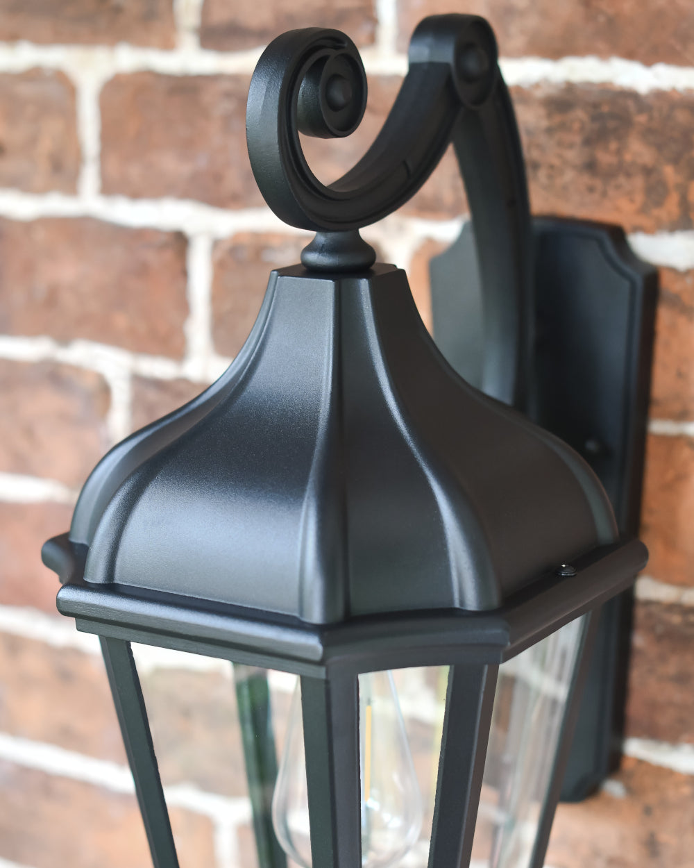 Decorated garden light roof 