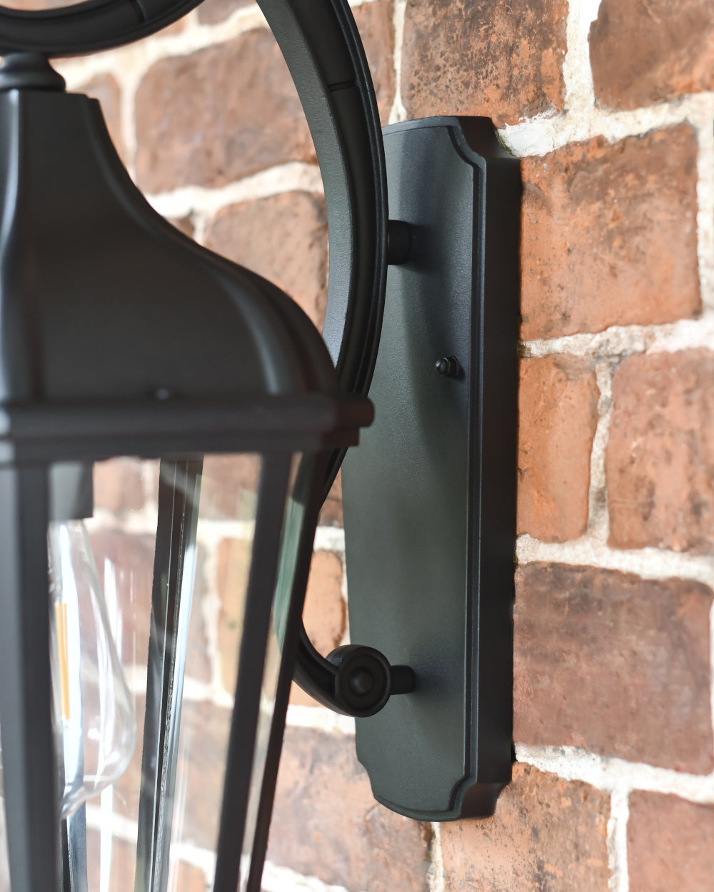 Jet-black lantern mounting bracket 