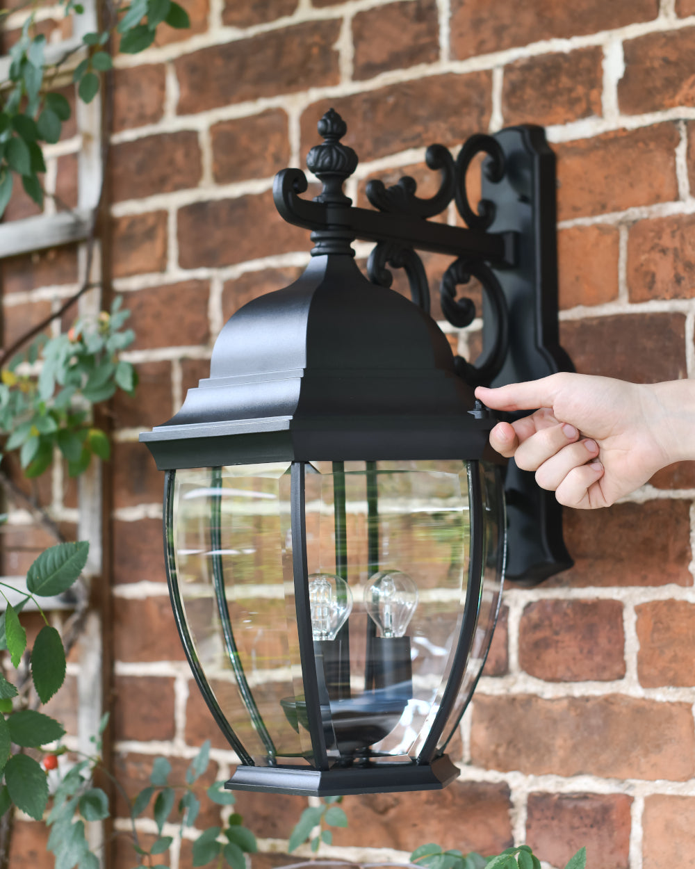 Scale of top-fix wall light 