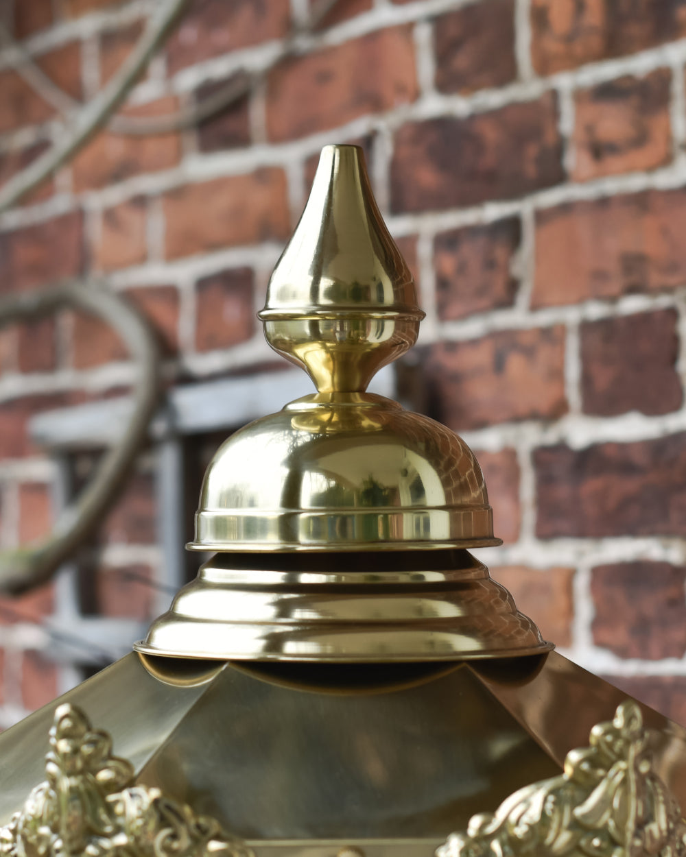 Decorated lantern head