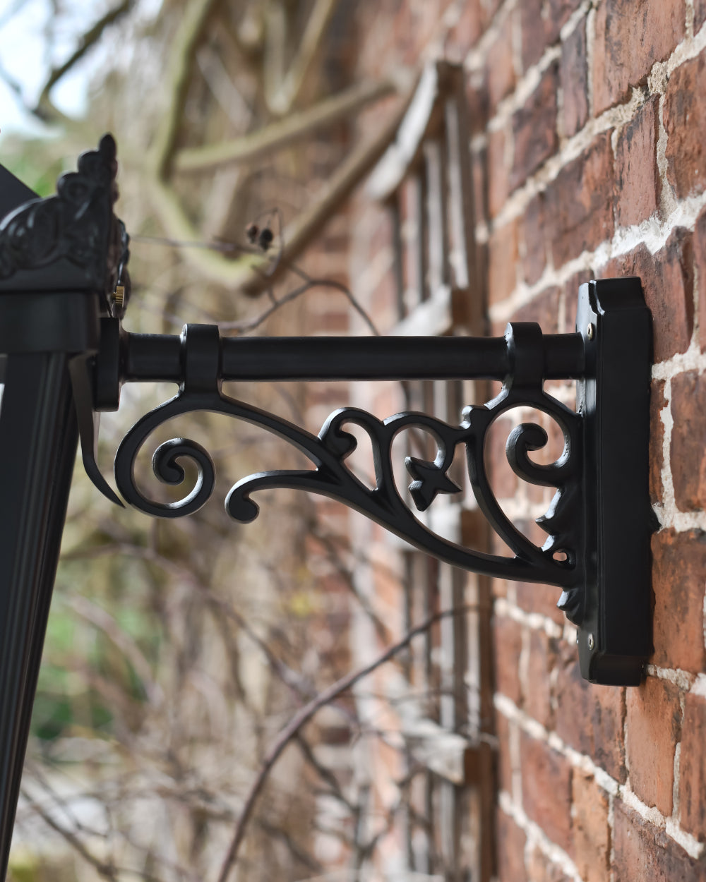 Decorated wall light bracket 