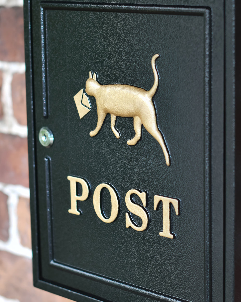 Lockable mail box