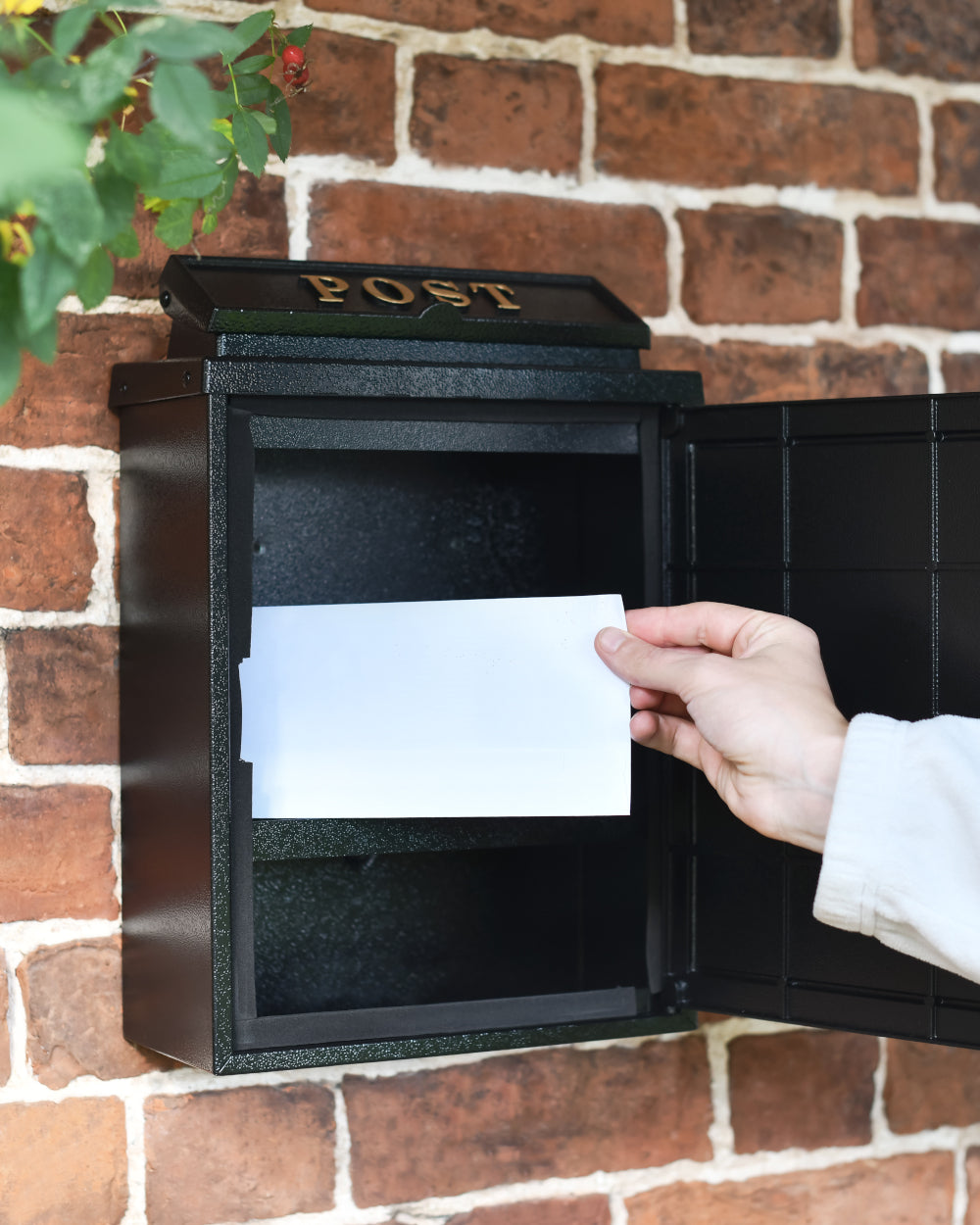 Hinged door mail box