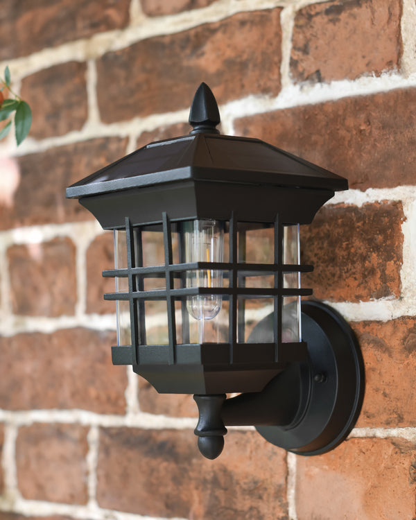 'Henlow' Bottom-Fix Wall Light