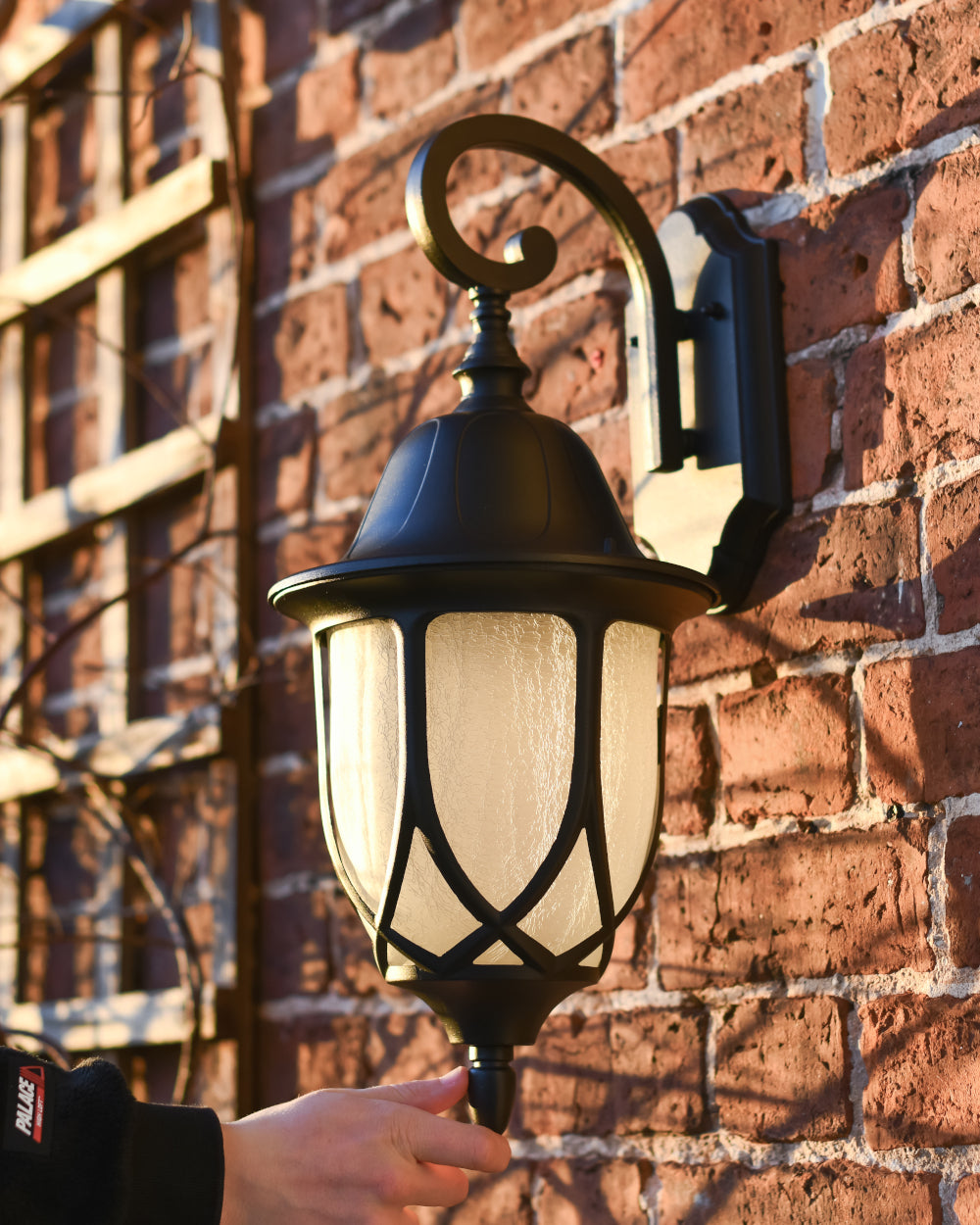 Life size scale of Top Fix Wall Lantern