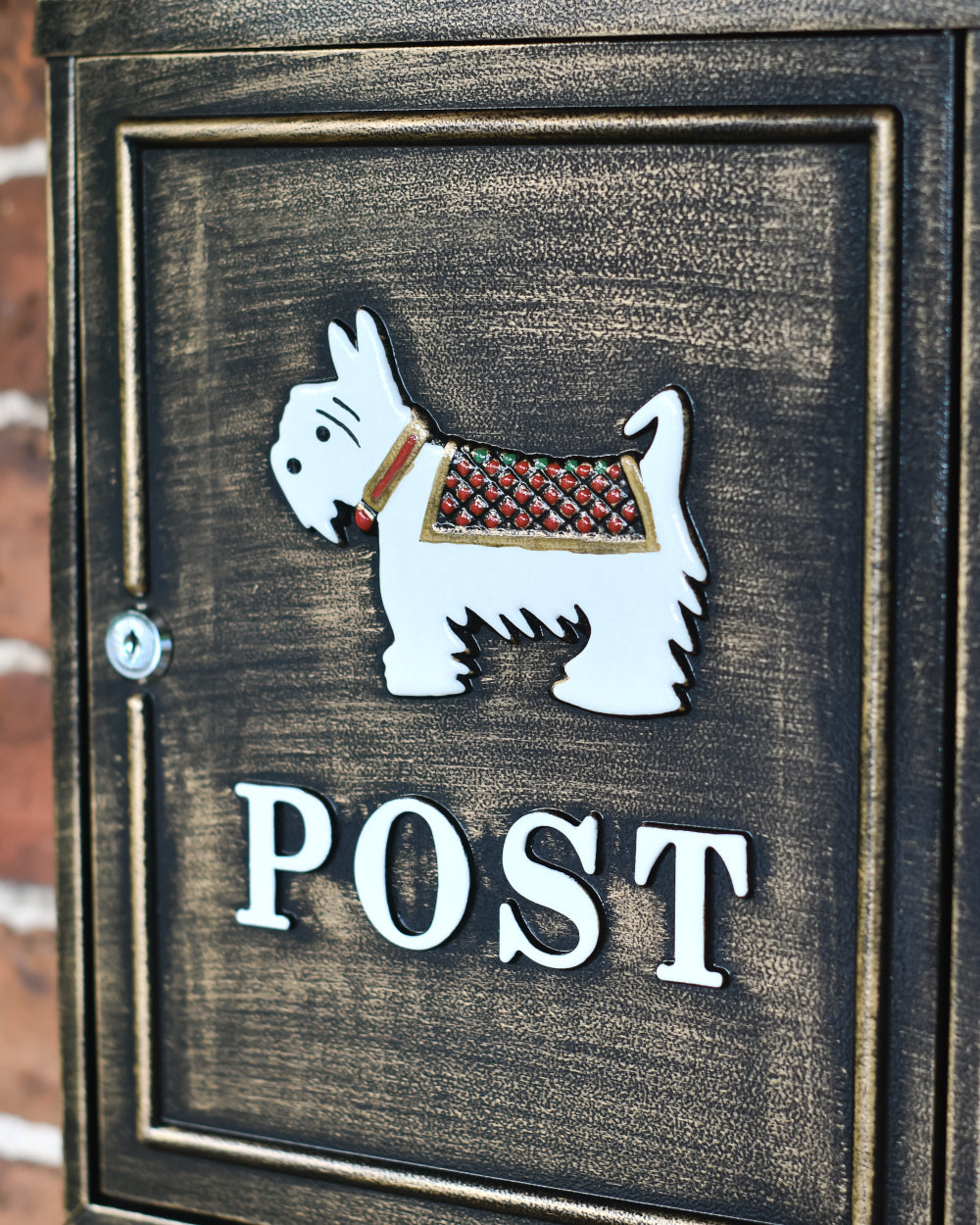 Lockable post box 
