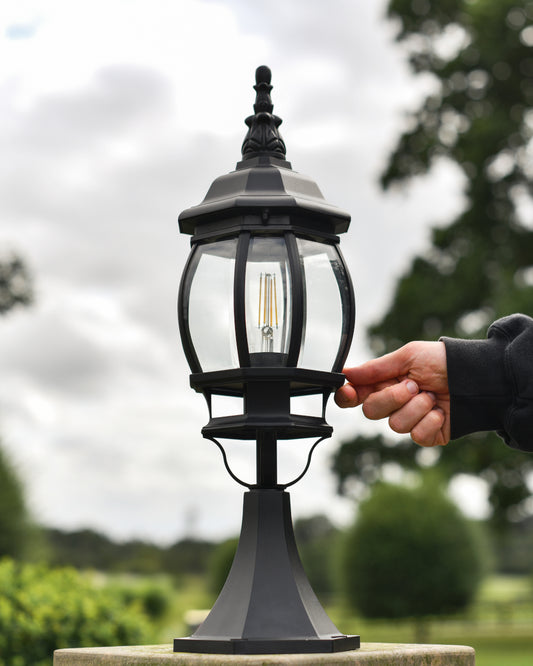 Victorian-inspired pillar light 