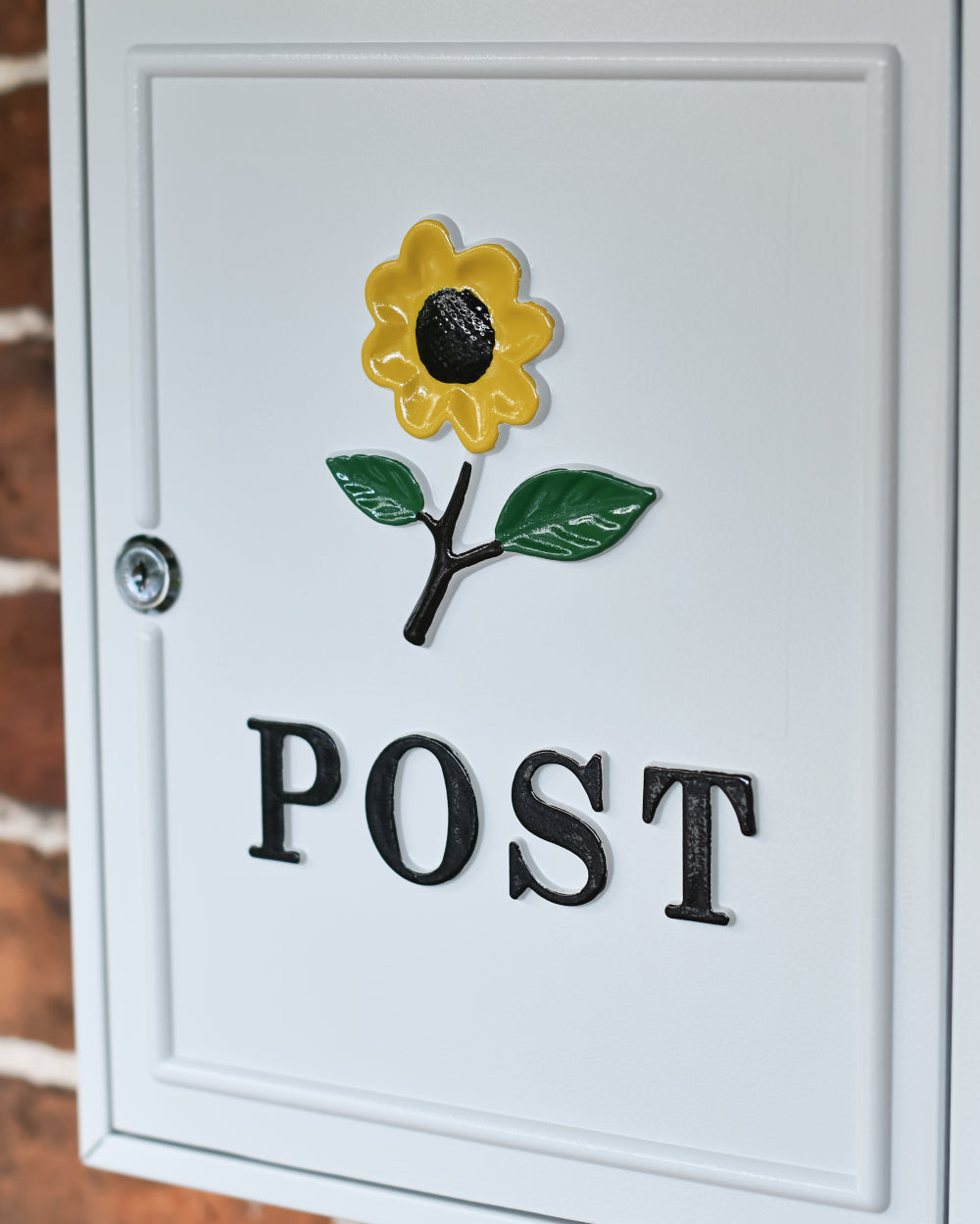 Lockable post box 