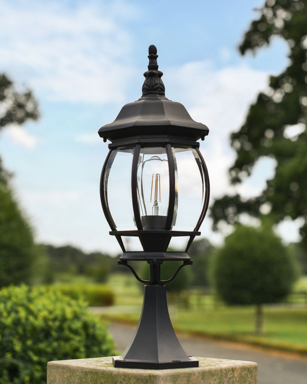 Traditional pillar light 
