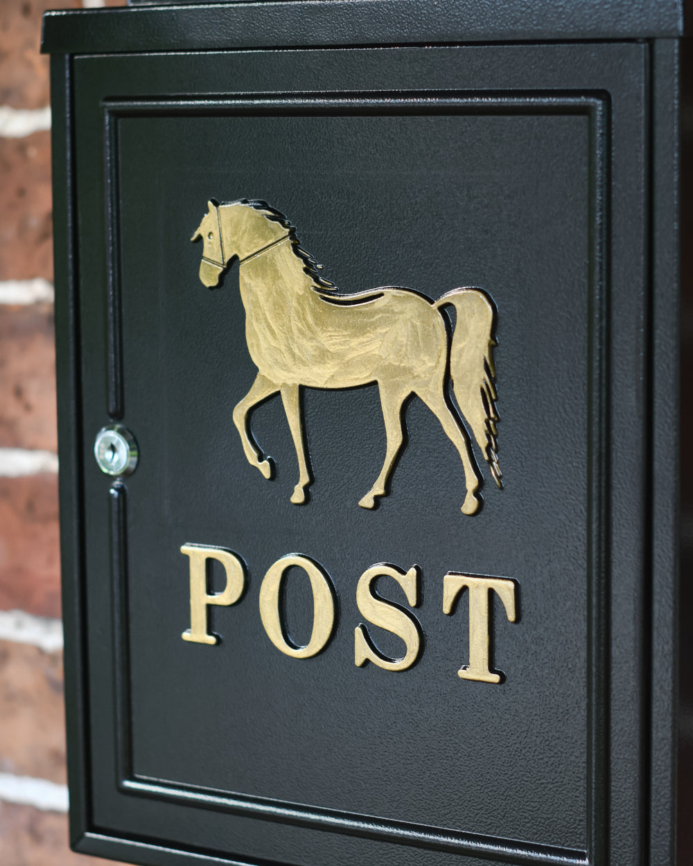 Lockable post box 