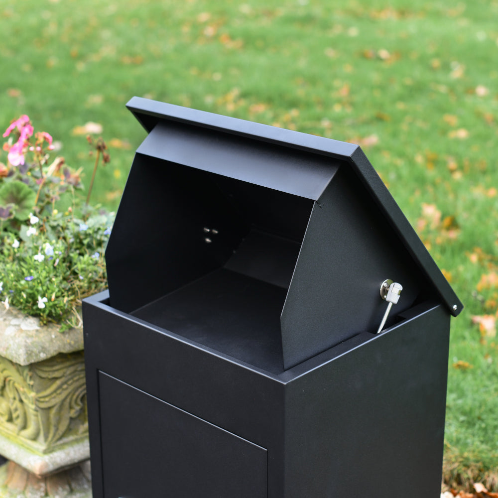 Modern parcel box with liftable aperture