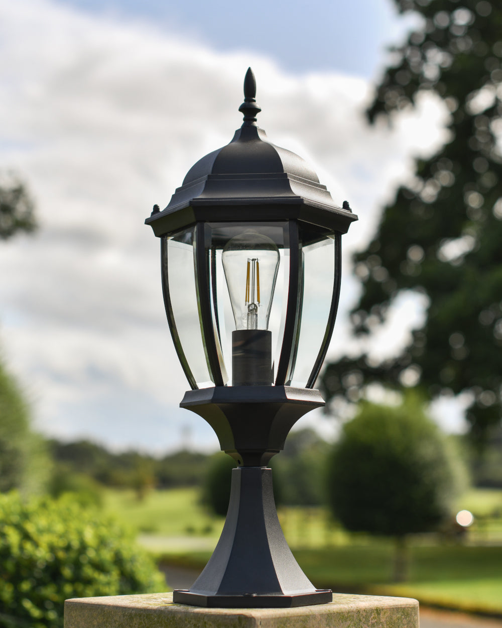 Traditional pillar light 