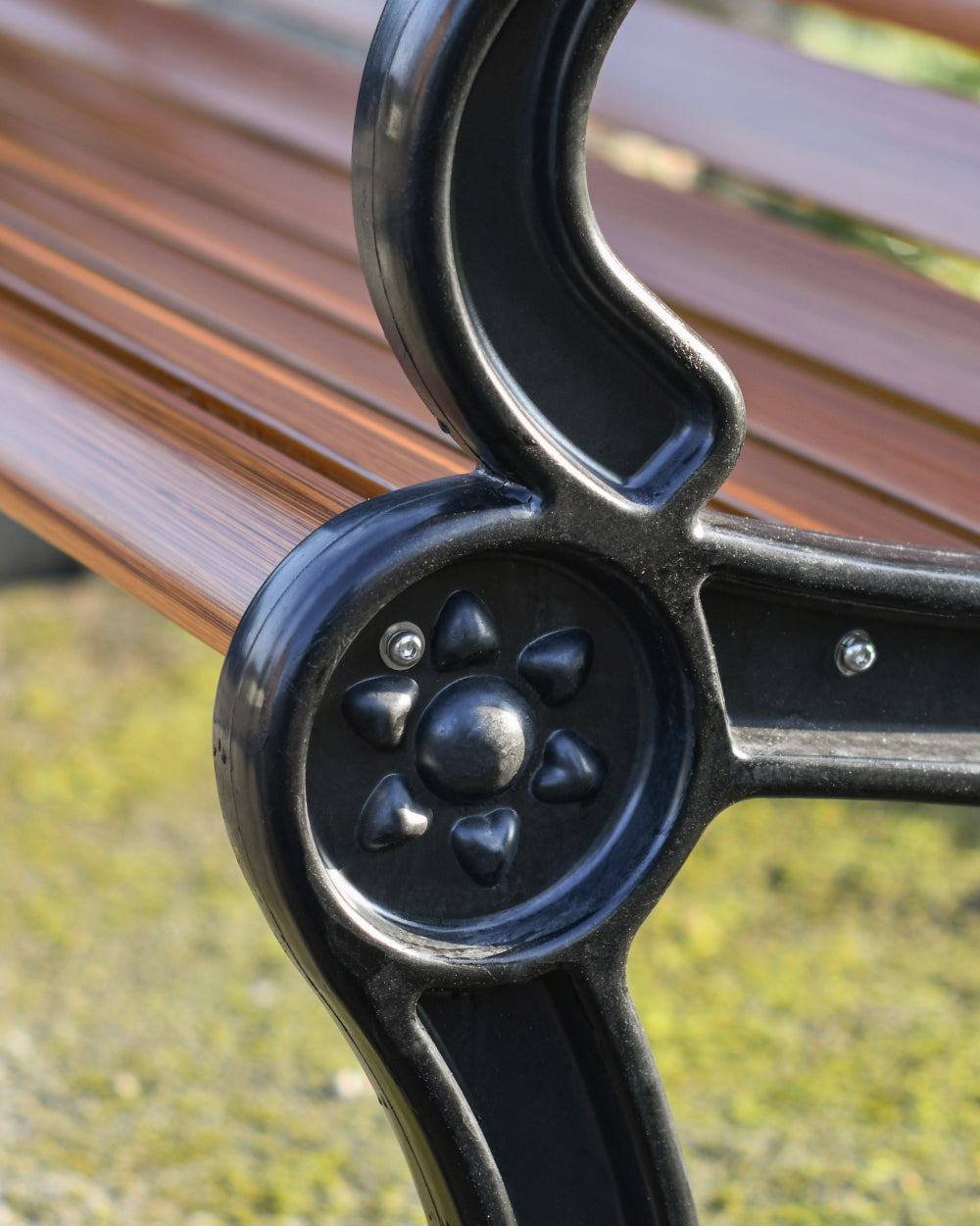Embossed finish on either side of bench
