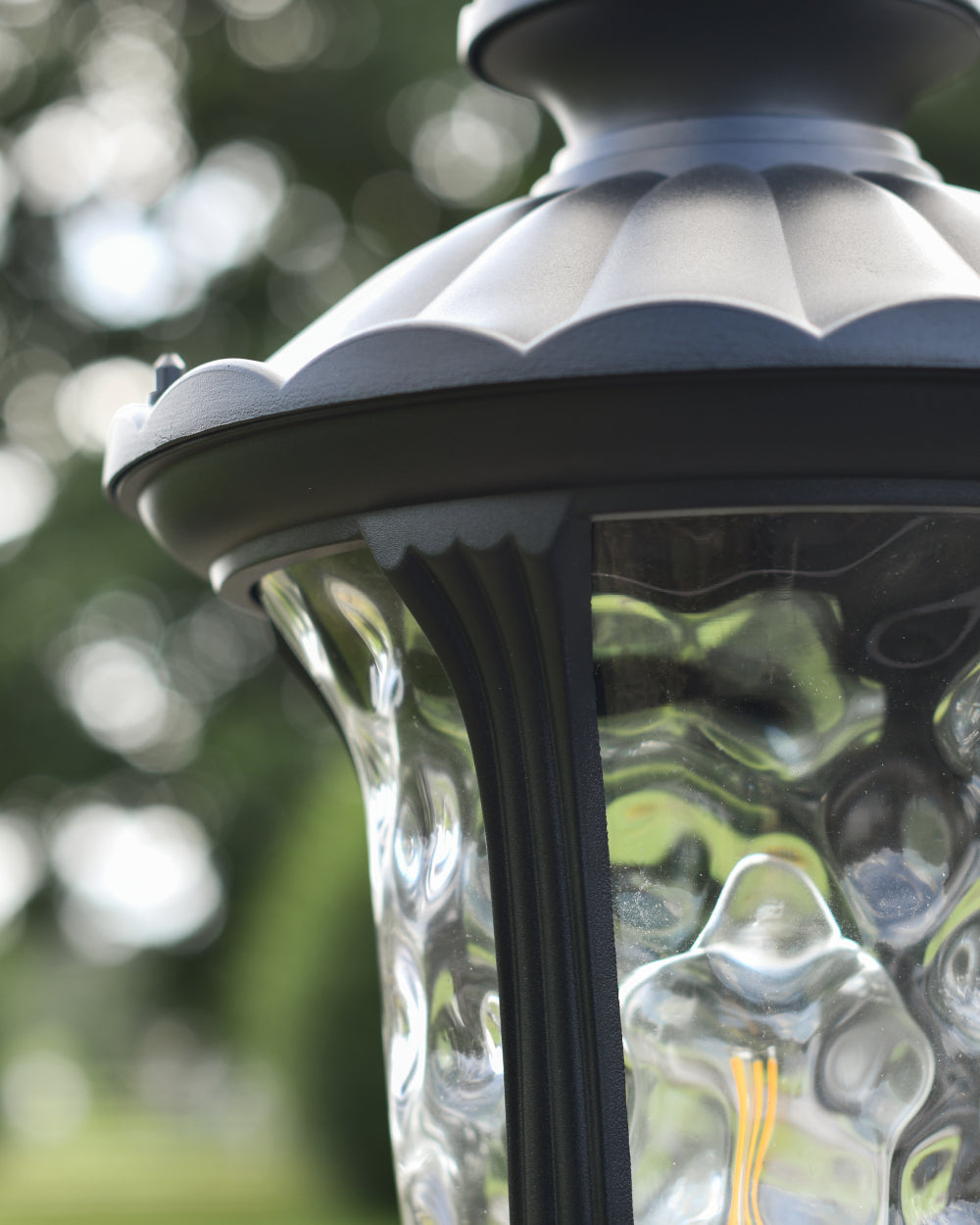 Elegant aluminium pillar light body