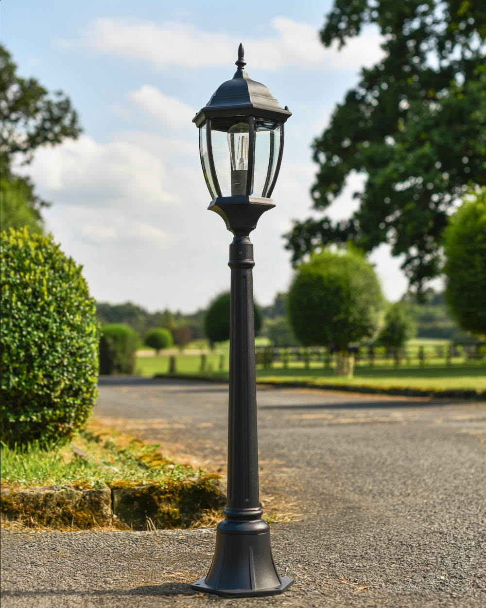 Hexagonal pillar light 