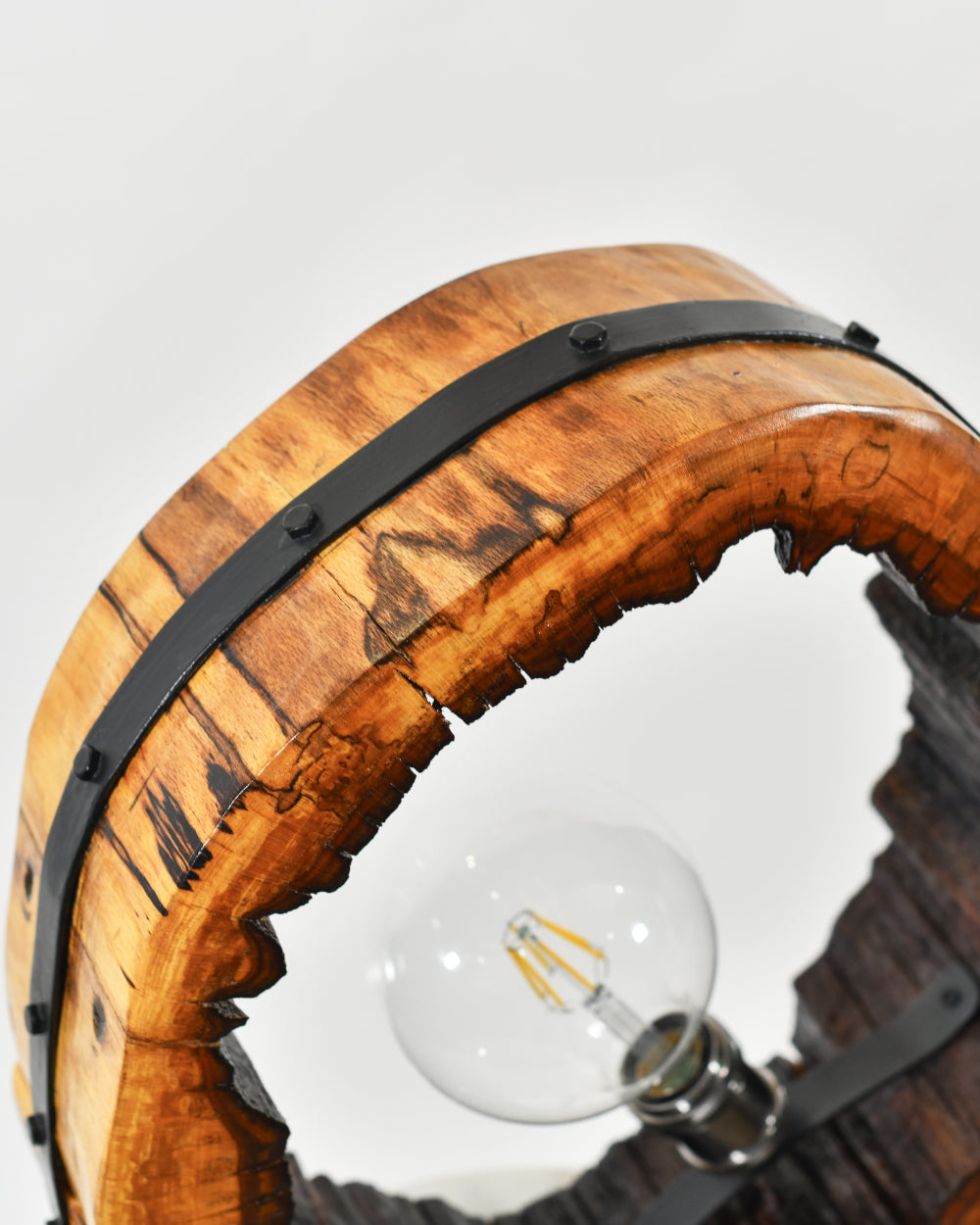 Black metal circular holder 
