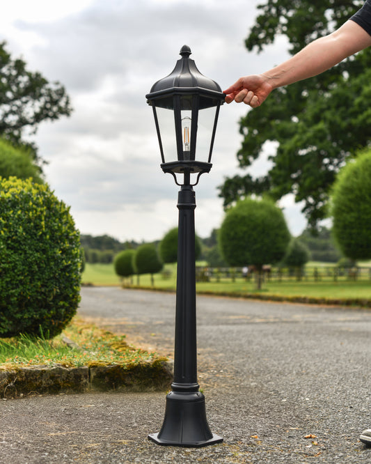Black ornate pillar light 