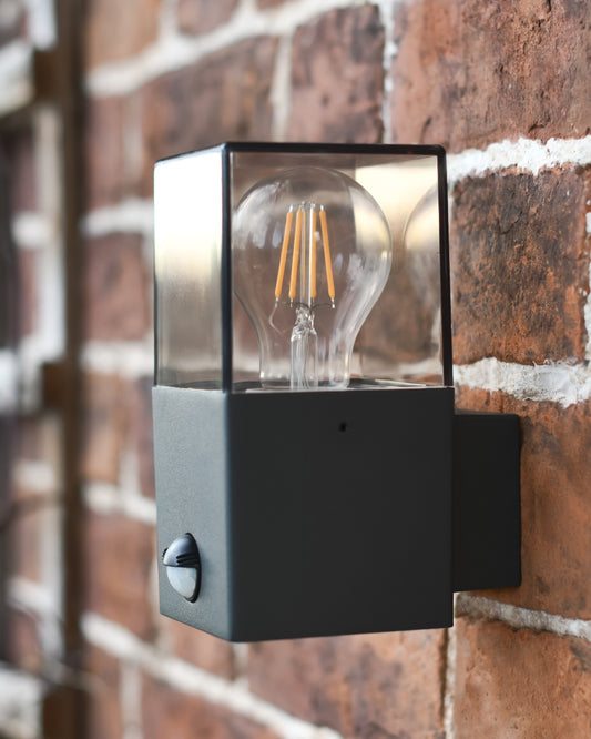 Wall-mounted cube light 