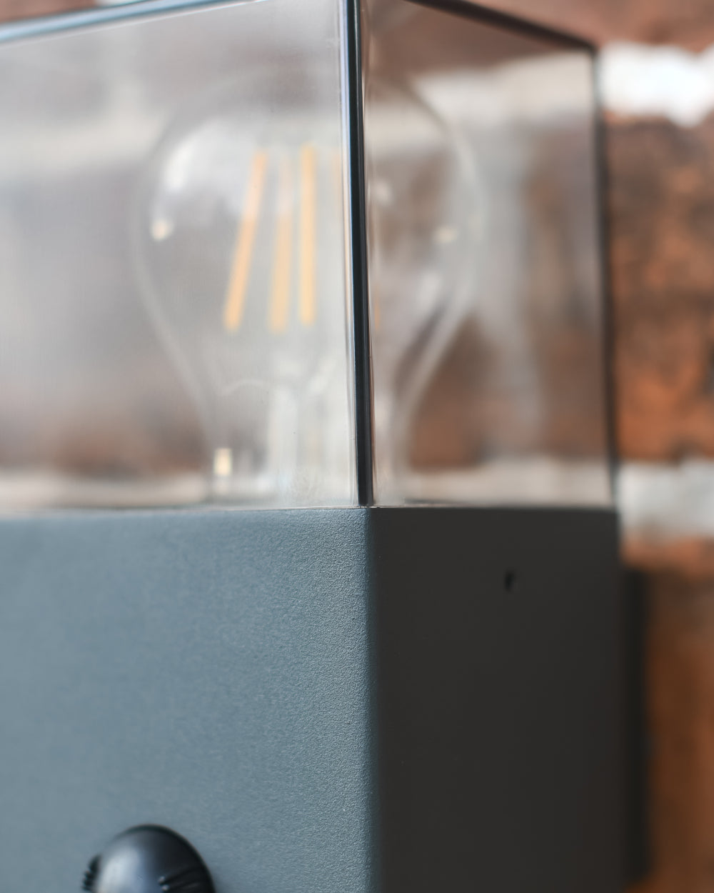 Outdoor wall light with plastic panes 