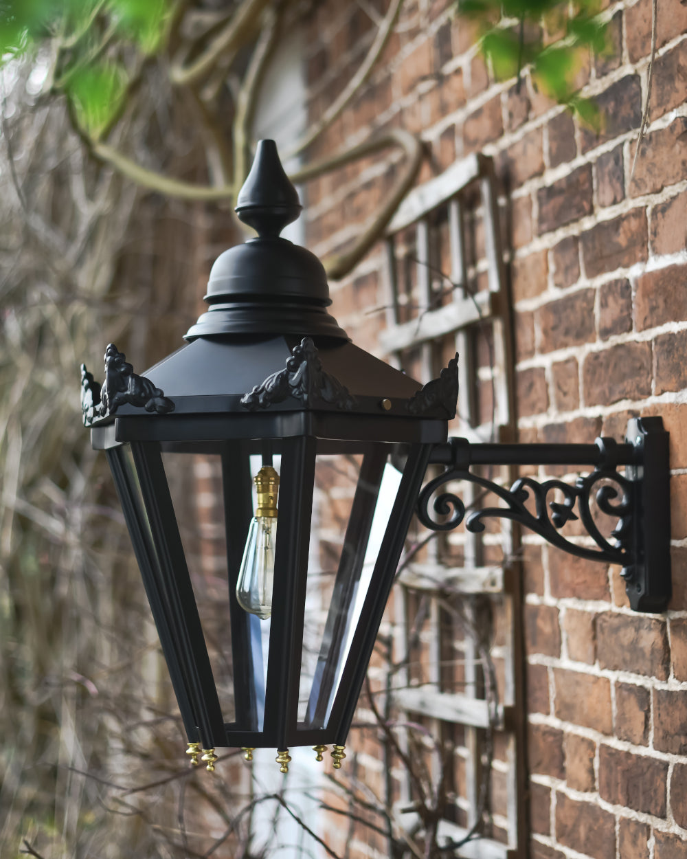 Top-fix wall light 