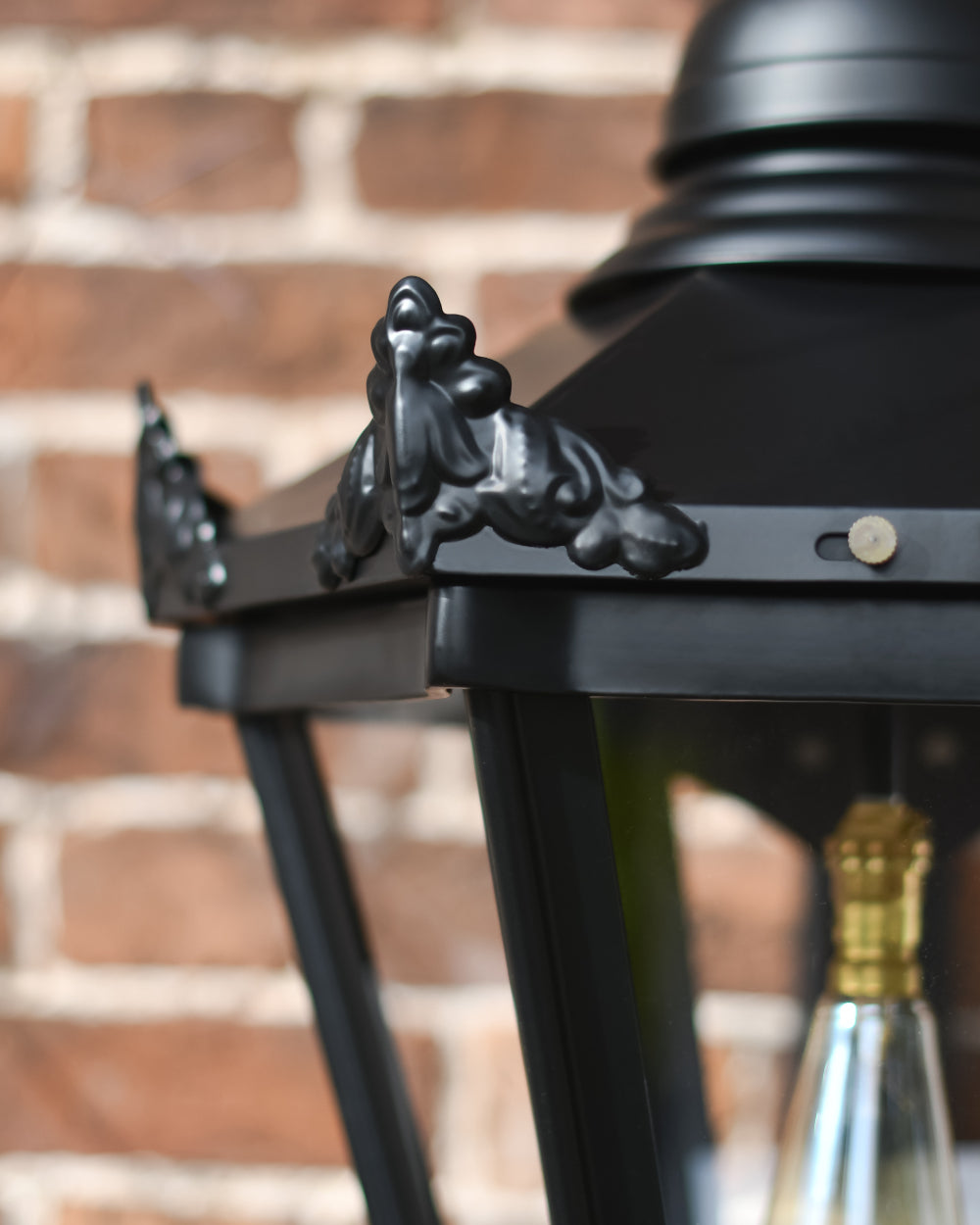 Decorated lantern edges 