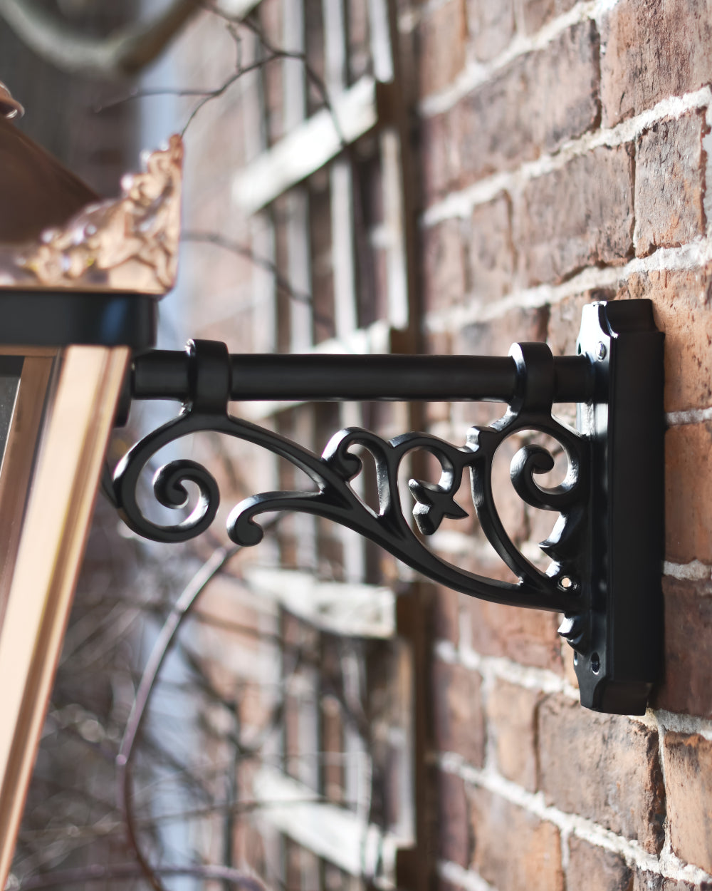 Ornate top-fix bracket 