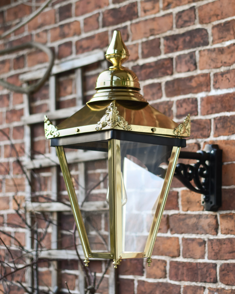 Brass finish wall light 