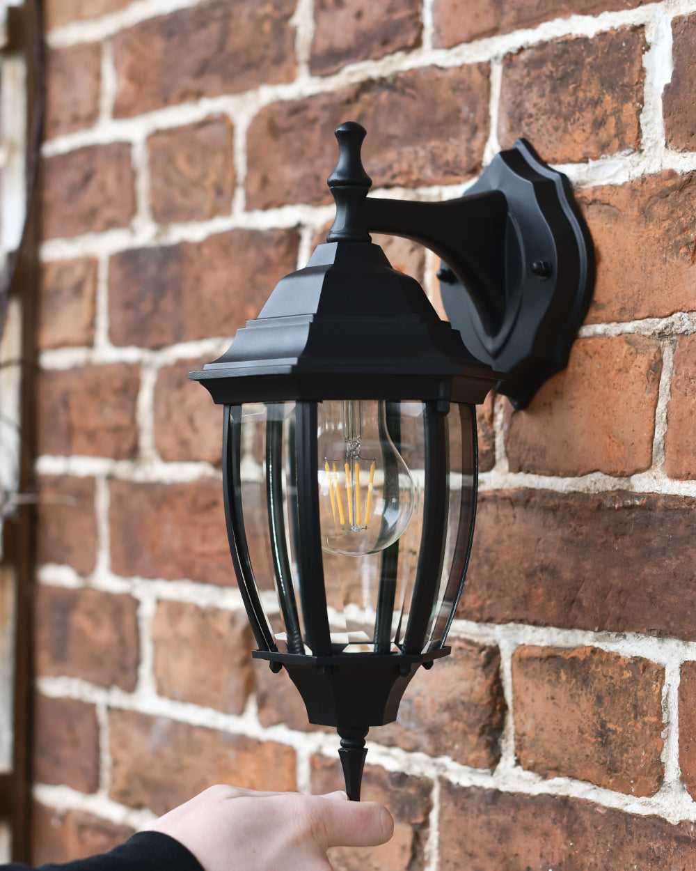 Life size scale of 'Warwick' lantern