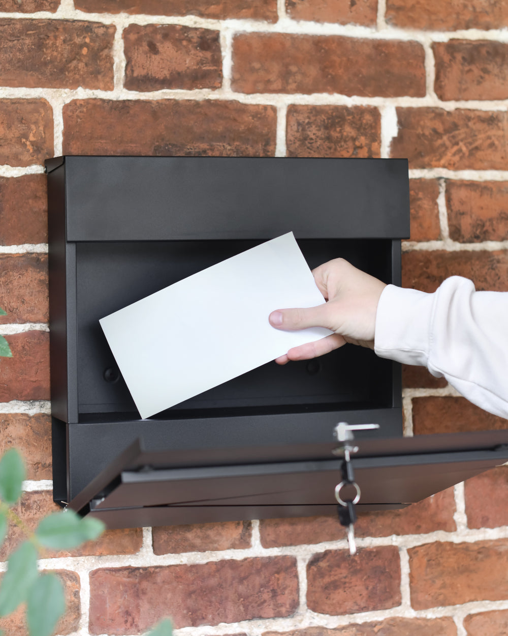 Front retrieval post box 