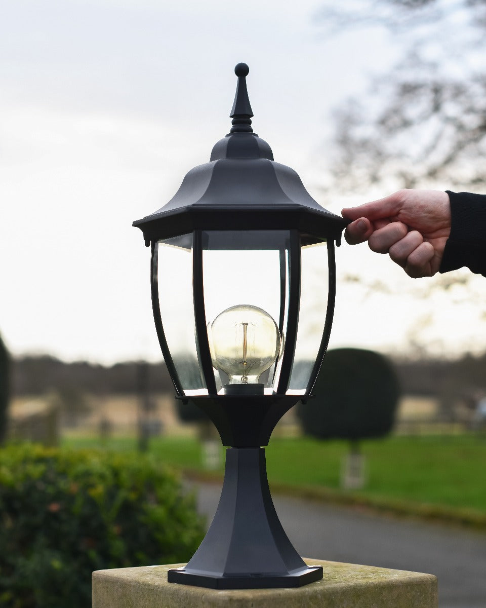 giulia pillar light scale
