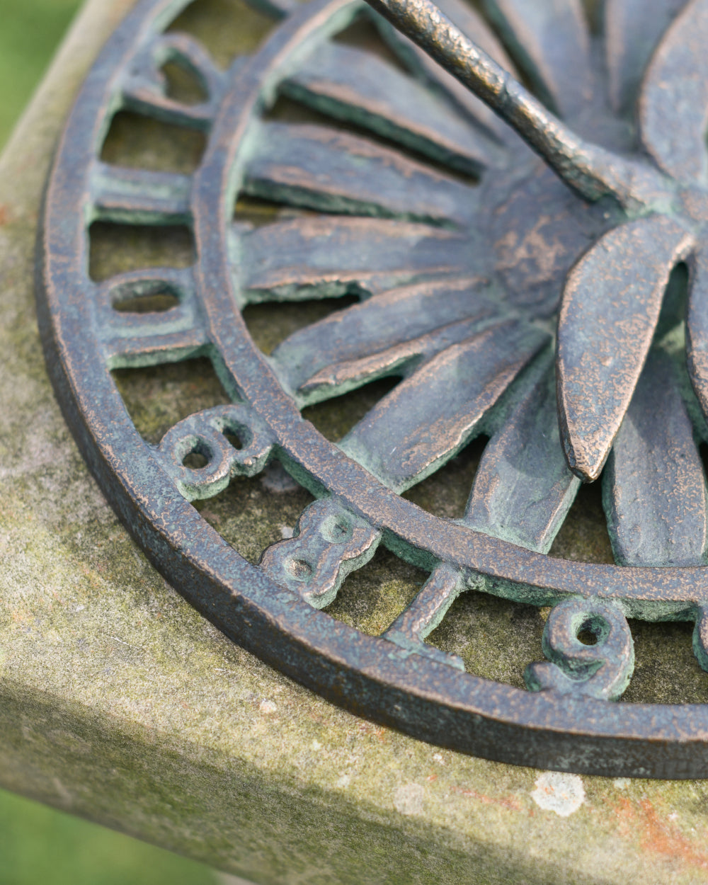 Natural sundial 