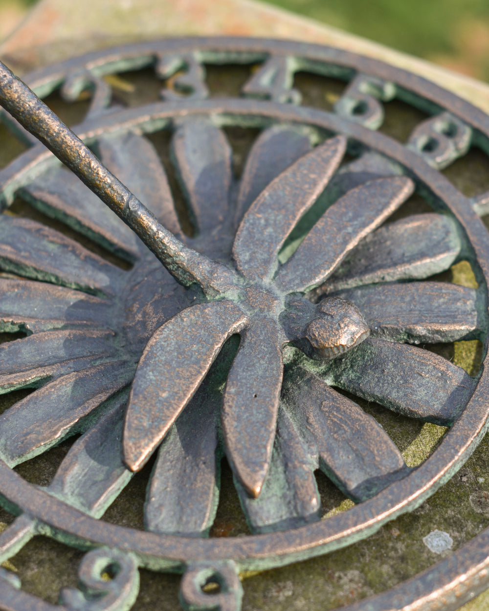 Dragonfly inspired sundial 