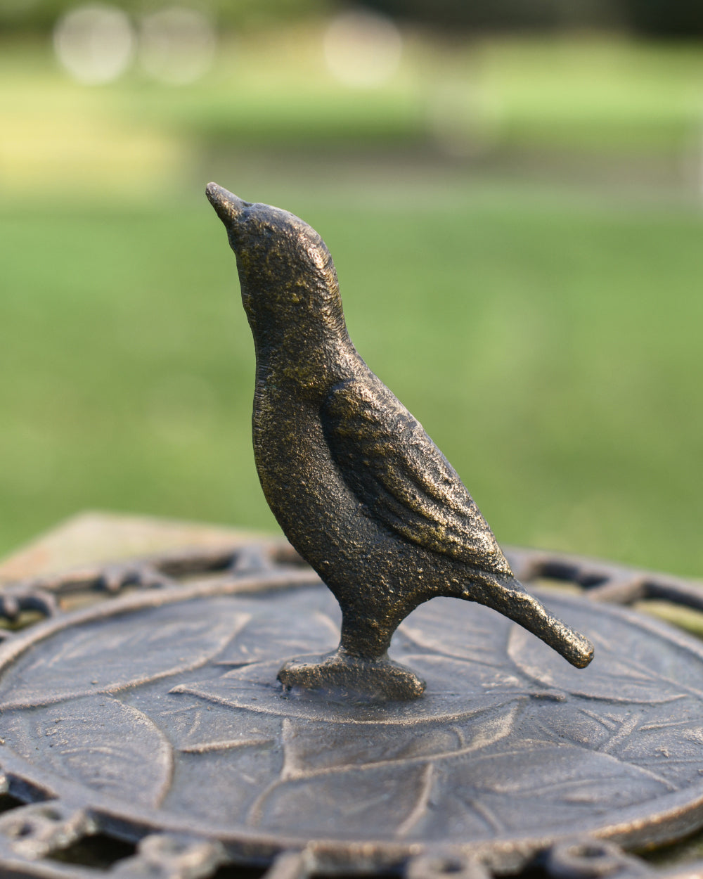 Bird inspired sundial 