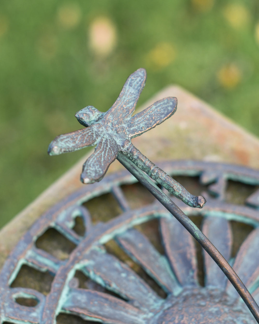 Flying dragonfly sundial 