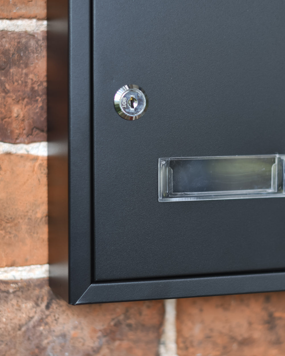 Lockable post box 