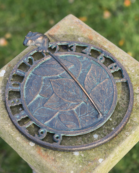 Leaf pattern sundial
